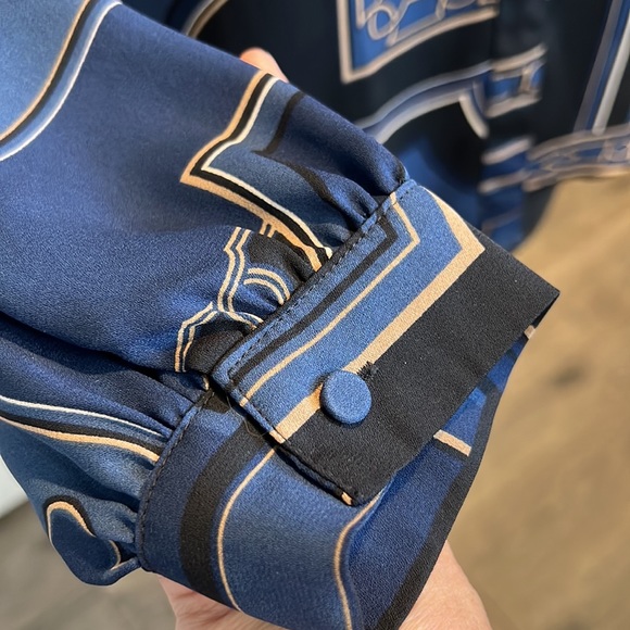 Ann Taylor women’s navy blue blouse - Picture 5 of 10